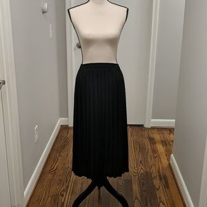 Uniqlo pleated Midi skirt